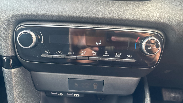 Toyota Yaris 1.5 Hybrid Design 5dr CVT Hybrid Hatchback